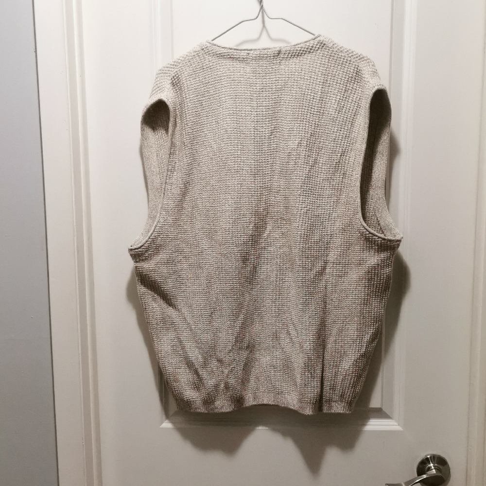 Eddie Bauer Light Brown V-Neck Buttoned‎ Vest - Picture 3 of 3